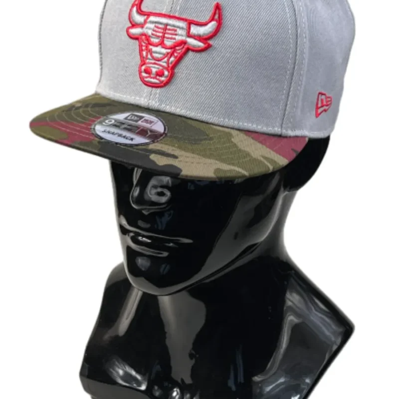 Бейсболка с прямым козырьком Chicago Bulls ( Чикаго Буллз) — фото 1 Бейсболка с прямым козырьком Chicago Bulls ( Чикаго Буллз)