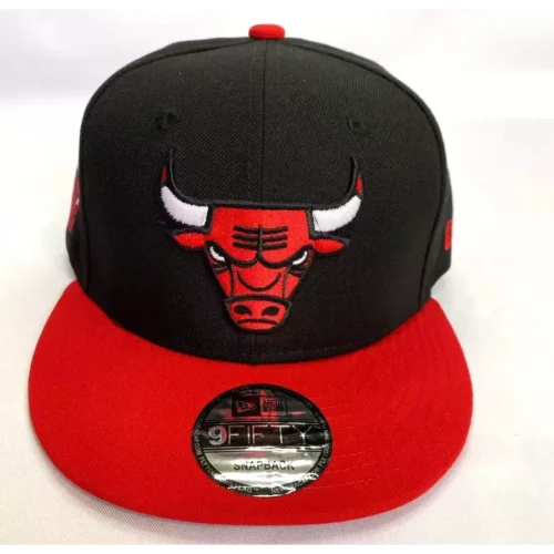 Бейсболка с прямым козырьком Chicago Bulls ( Чикаго Буллз) — фото 1 Бейсболка с прямым козырьком Chicago Bulls ( Чикаго Буллз)