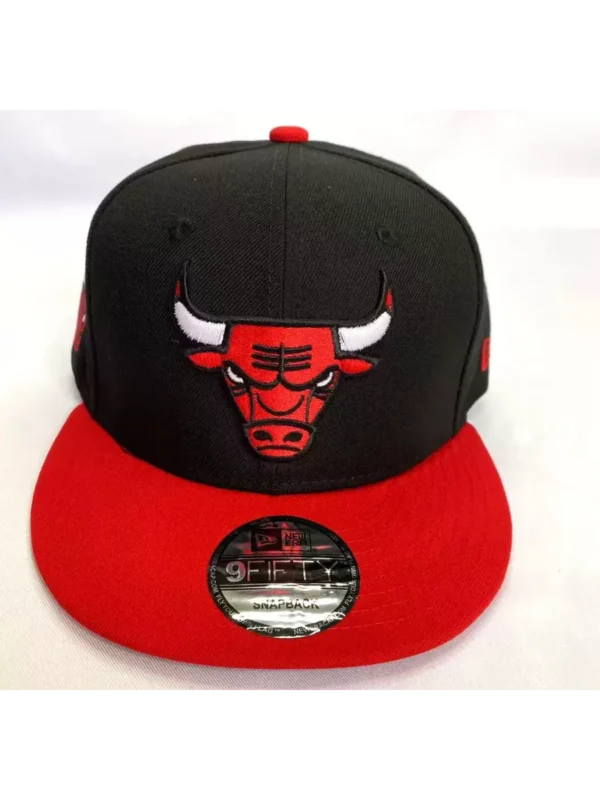 Бейсболка с прямым козырьком Chicago Bulls ( Чикаго Буллз) — фото 1 Бейсболка с прямым козырьком Chicago Bulls ( Чикаго Буллз)