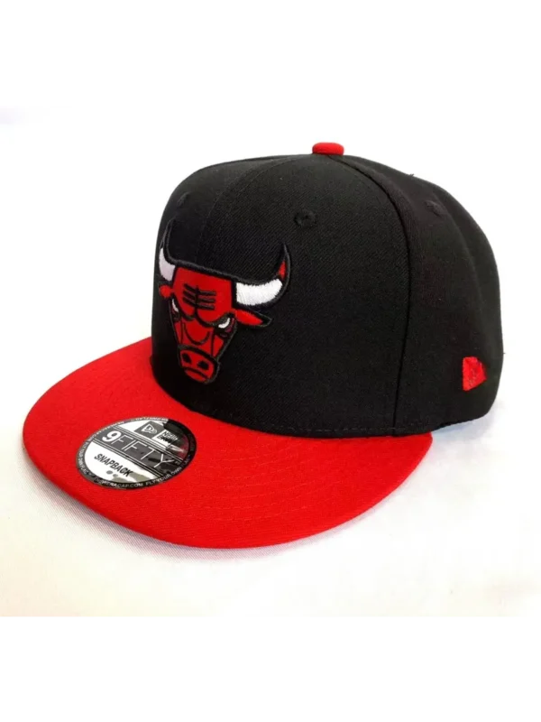 Бейсболка с прямым козырьком Chicago Bulls ( Чикаго Буллз) — фото 2 Бейсболка с прямым козырьком Chicago Bulls ( Чикаго Буллз)